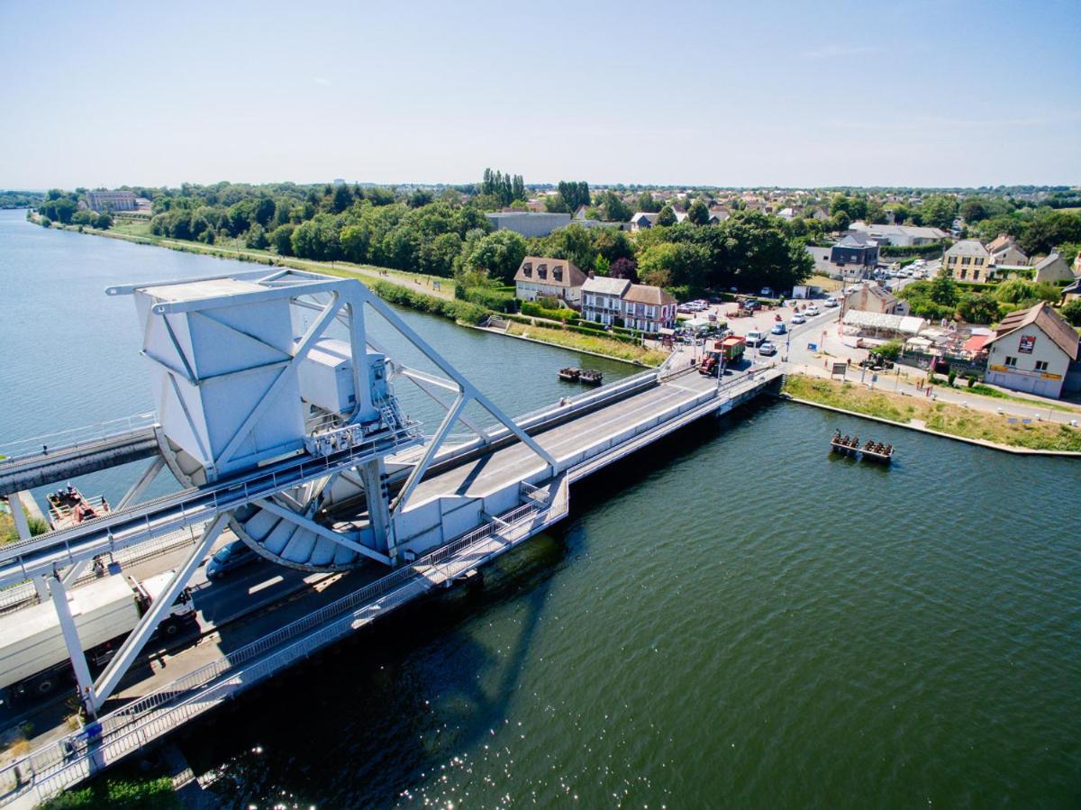 Maison Au Pegasus Bridge & Proche Plage Бенувиль Экстерьер фото